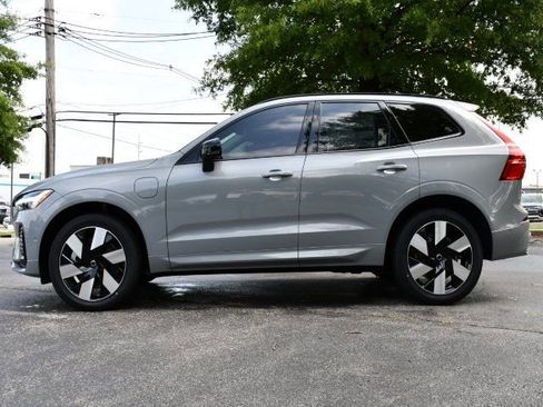 Used 2025 Volvo XC60 T8 Plus w/ Protection Package Premier AWD/4WD image 4