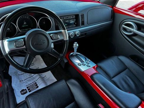 Used 2004 Chevrolet SSR w/ Preferred Equipment Group image 6