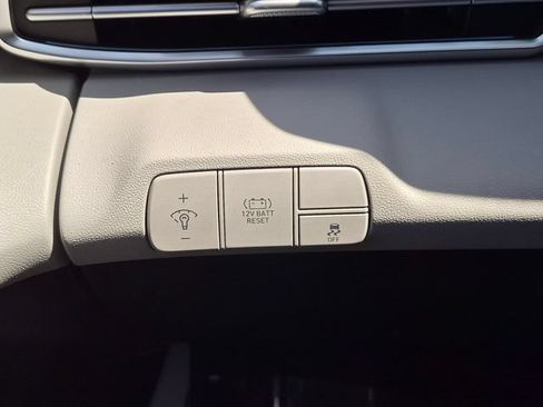Used 2025 Hyundai Elantra Limited FWD image 18