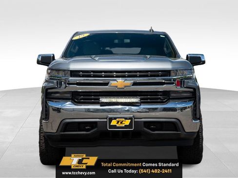 Used 2019 Chevrolet Silverado 1500 LT w/ Convenience Package AWD/4WD image 2