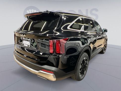 Used 2024 Kia Sorento S image 5