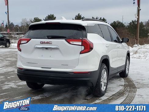Used 2022 GMC Terrain SLE w/ Driver Convenience Package image 4