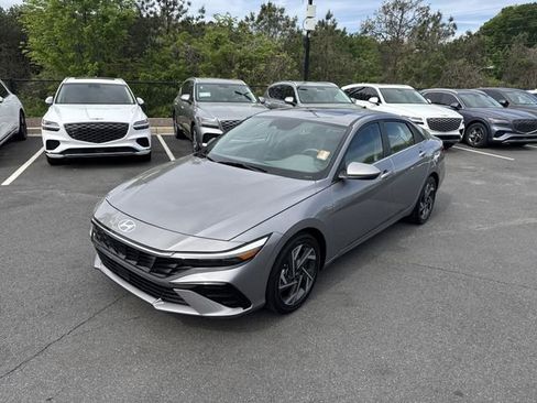 Certified 2025 Hyundai Elantra SEL image 3