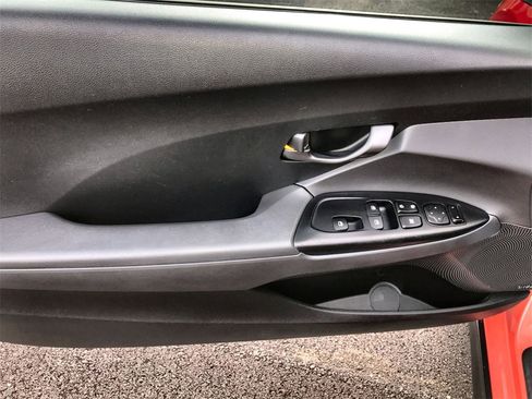 Used 2019 Hyundai Veloster Turbo image 13