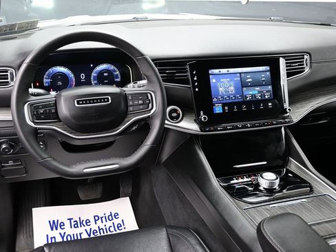 Used 2024 Jeep Wagoneer Series II w/ Flexible Seating Group image 28