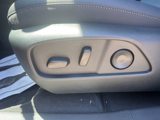 New 2026 Chevrolet Equinox LT w/ Convenience Package II FWD image 16