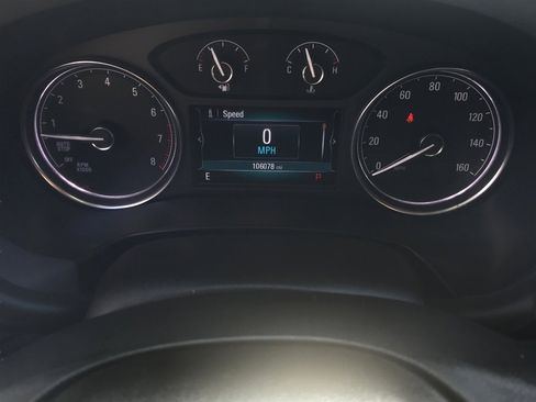 Used 2018 Buick Enclave Essence FWD image 3