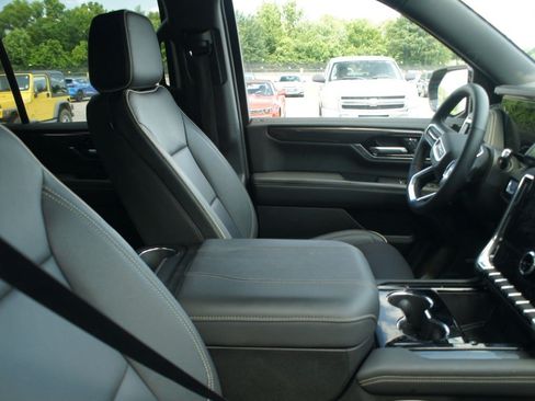 Used 2026 GMC Yukon Elevation AWD/4WD image 4