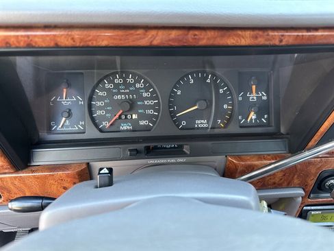 Used 1993 Chrysler LeBaron Landau FWD image 32