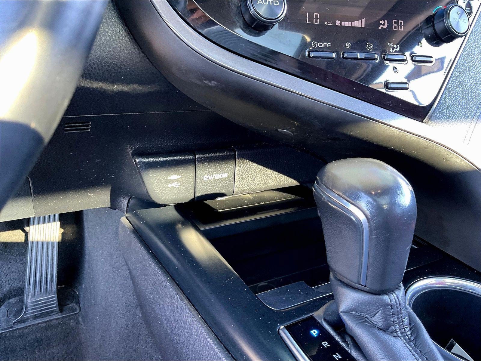 Used 2019 Toyota Camry XSE FWD image 16