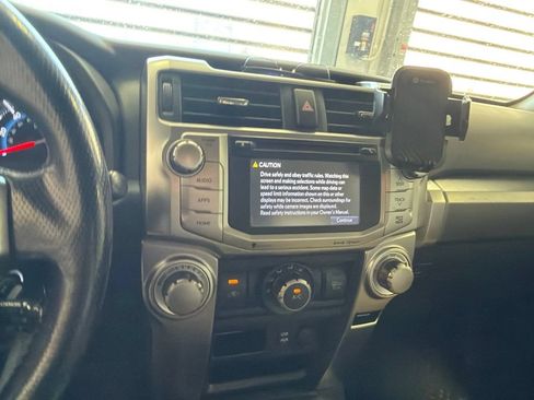 Used 2016 Toyota 4Runner SR5 Premium AWD/4WD image 4