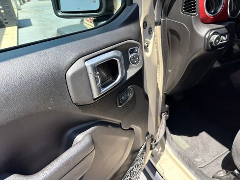 Used 2022 Jeep Wrangler Unlimited Rubicon w/ Dual Top Group AWD/4WD image 41