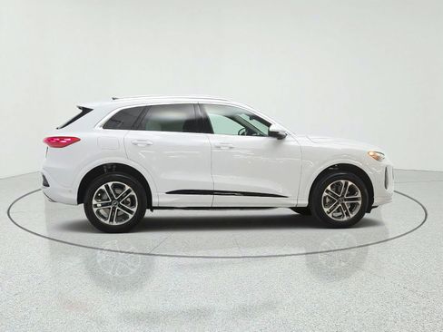 Used 2025 Audi Q5 Premium w/ Convenience Package AWD/4WD image 4
