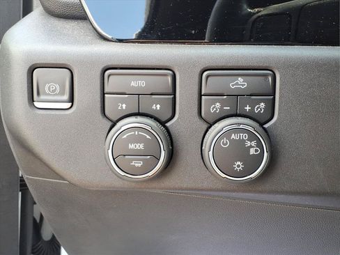 Used 2023 Chevrolet Silverado 1500 LT AWD/4WD image 12