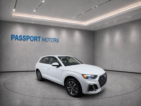 Used 2023 Audi Q5 2.0T Premium w/ Convenience Package AWD/4WD image 3