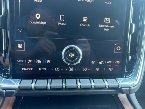 Used 2025 GMC Yukon Denali w/ Advanced Technology Package AWD/4WD image 44