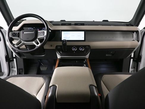 Used 2024 Land Rover Defender 110 X-Dynamic SE image 16