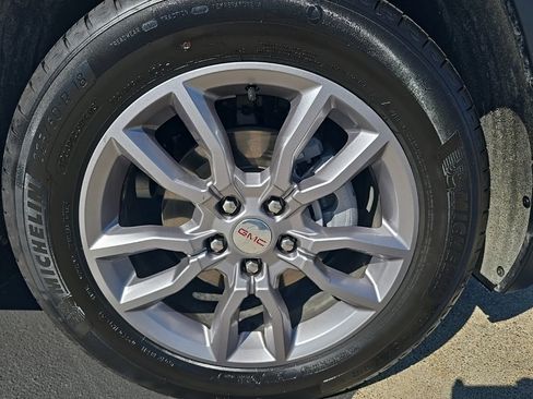 Used 2024 GMC Terrain SLT image 4