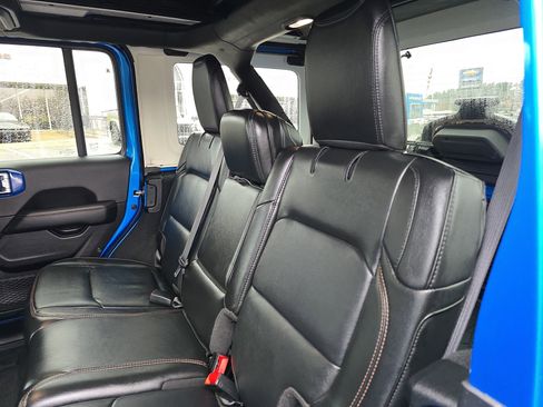 Used 2022 Jeep Wrangler Unlimited Rubicon w/ Trailer Tow Package image 15