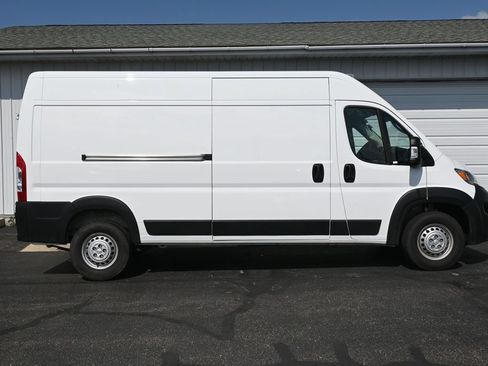 Used 2026 RAM ProMaster 2500 w/ Convenience Group FWD image 4