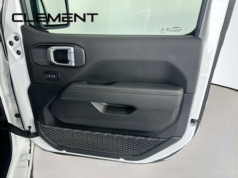 Used 2023 Jeep Wrangler Unlimited Sahara image 34