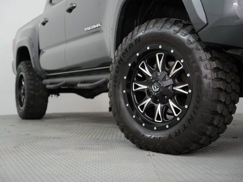 Used 2016 Toyota Tacoma TRD Sport w/ Premium & Technology Package image 19