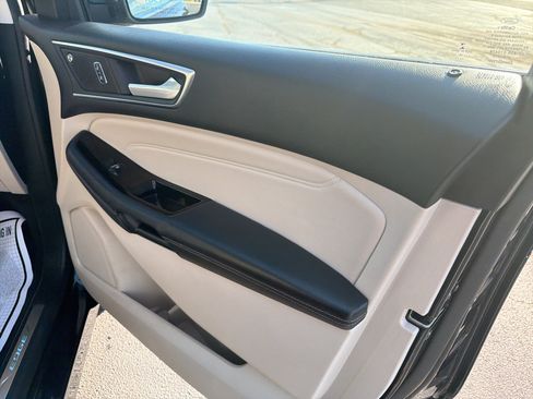 Used 2019 Ford Edge Titanium FWD image 17