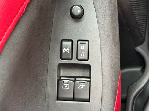 Certified 2025 Nissan Z Performance w/ Floor Mat Package RWD image 30