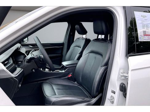 Certified 2026 Jeep Grand Cherokee Limited AWD/4WD image 23