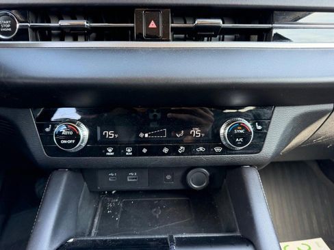 Used 2024 Mitsubishi Outlander SE AWD/4WD image 16