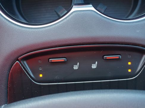 Used 2022 Toyota Venza XLE image 12