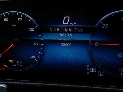 Used 2023 Mercedes-Benz EQB 350 4MATIC SUV image 18
