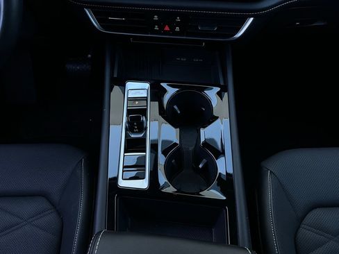 Used 2025 Volkswagen Atlas SE image 16