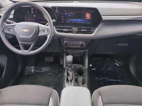Used 2025 Chevrolet TrailBlazer LT AWD/4WD image 19