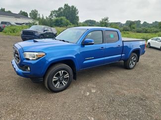 Used 2016 Toyota Tacoma SR5 AWD/4WD video 1