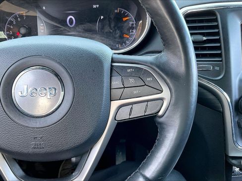 Used 2019 Jeep Grand Cherokee Laredo w/ Security & Convenience Group image 17