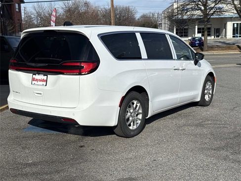 New 2026 Chrysler Pacifica Select image 27