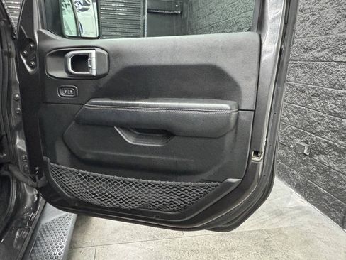 Used 2019 Jeep Wrangler Unlimited Sahara AWD/4WD image 35