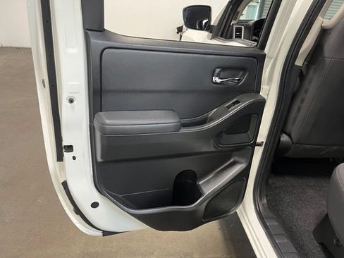 Used 2024 Nissan Frontier SV RWD image 20