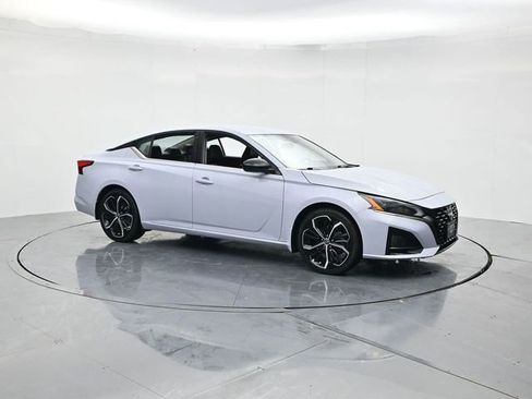 Used 2023 Nissan Altima 2.5 SR image 3