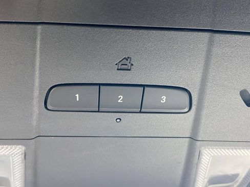 Used 2022 Buick Enclave Essence FWD image 30