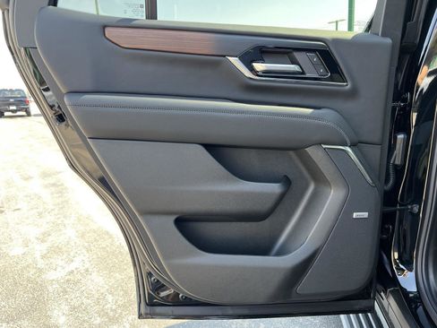 New 2026 GMC Yukon Denali image 17