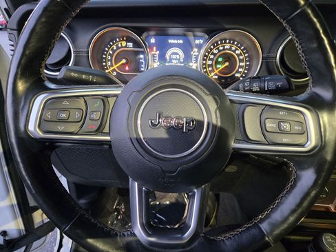 Used 2019 Jeep Wrangler Unlimited Sahara image 30