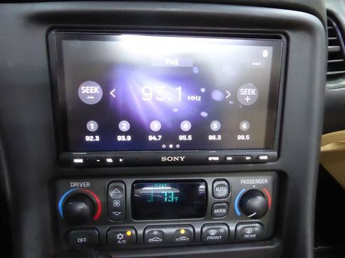 Used 2003 Chevrolet Corvette Convertible w/ Preferred Equipment Group1 RWD image 21
