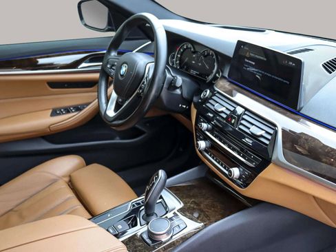 Used 2018 BMW 530i xDrive image 41