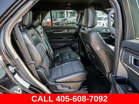 Used 2025 Ford Explorer ST-Line w/ ST-Line Street Pack AWD/4WD image 23