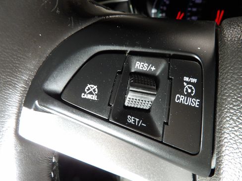 Used 2019 Chevrolet Trax LT w/ LT Convenience Package image 19