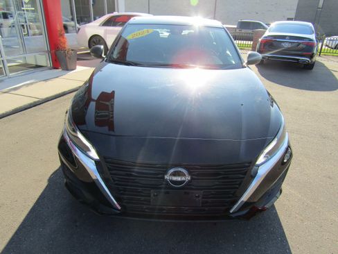 Used 2024 Nissan Altima 2.5 SV image 3