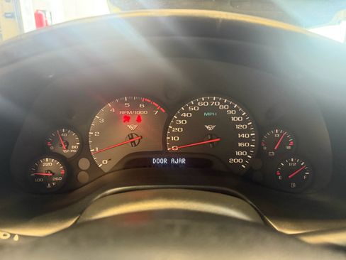 Used 1998 Chevrolet Corvette Coupe w/ Memory Pkg RWD image 16