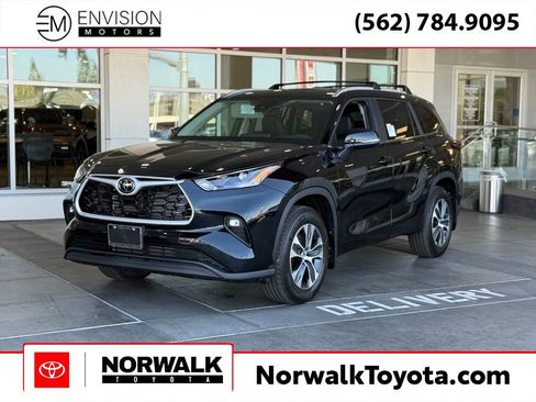 New 2026 Toyota Highlander XLE image 1